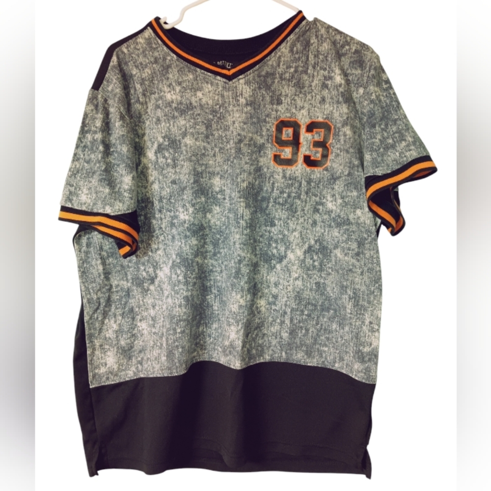 Men's 8th DSTRKT #93 black, orange, and grey v neck shirt XL